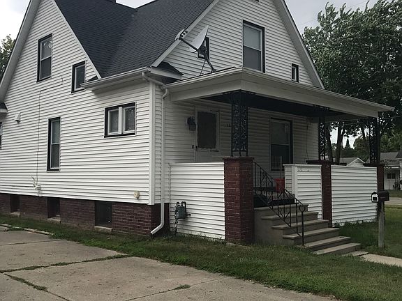 2nd image of 1739 Barnard St