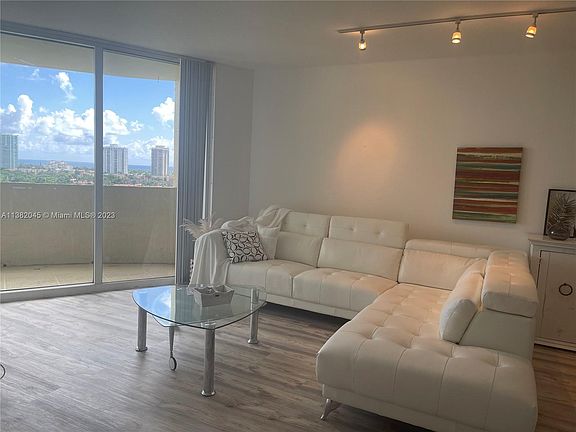 3rd image of 19501 W Country Club Dr APT 1501