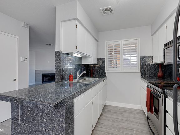 3rd image of 408 W Blackhawk Dr APT 8