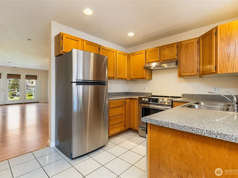 12406 SE 31st St #202 — Photo 2