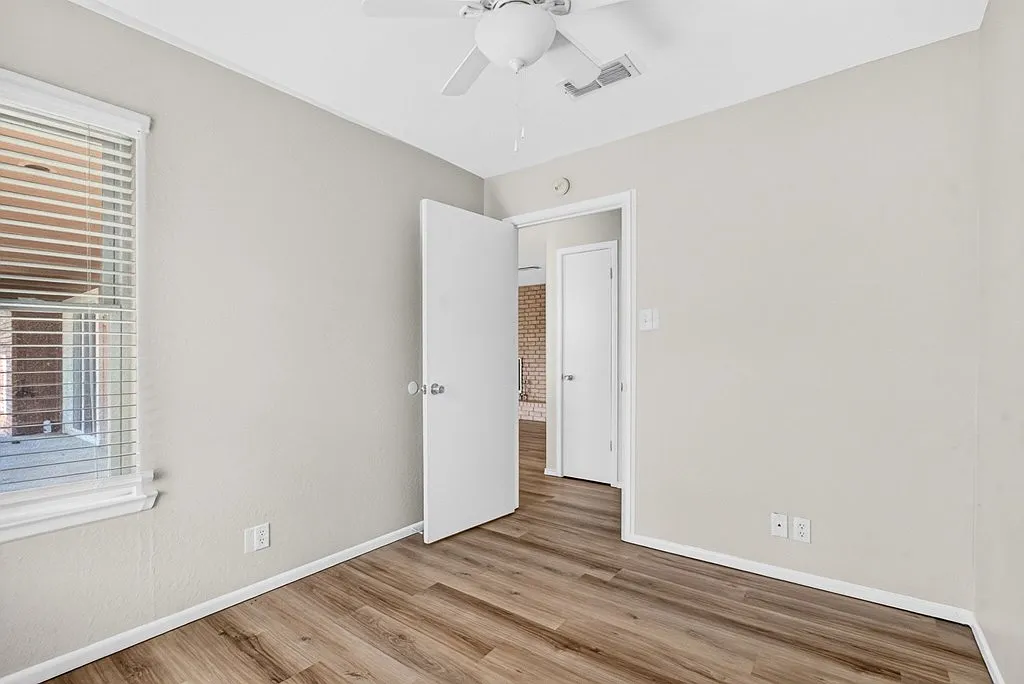 3 bed, 2.0 bath, 1255 sqft, $2,000 — Photo 4