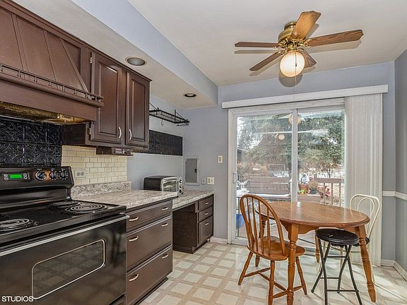 5th image of 5833 W 90th St