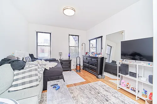 236 E 33rd St #4D Photo 1