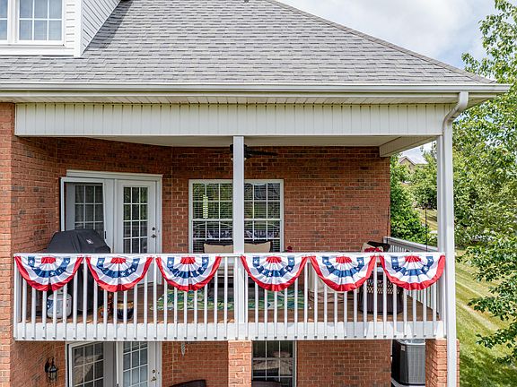 4th image of 110 Charleston Pl