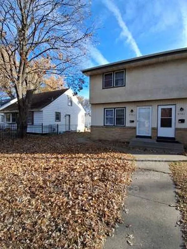 4 bed, 1.0 bath, 1200 sqft, $2,295 — Photo 2