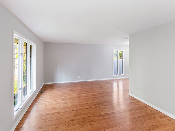 5th image of 4637 Clarendon Ave