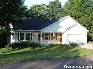 1002 Crestwood Dr, Hancock, MI 49930