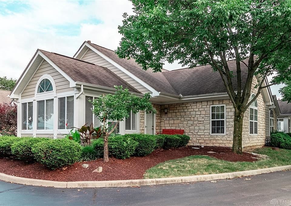 1st image of 10 Edinburgh Village Dr