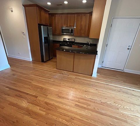 5th image of 2656 N Hamlin Ave #2R