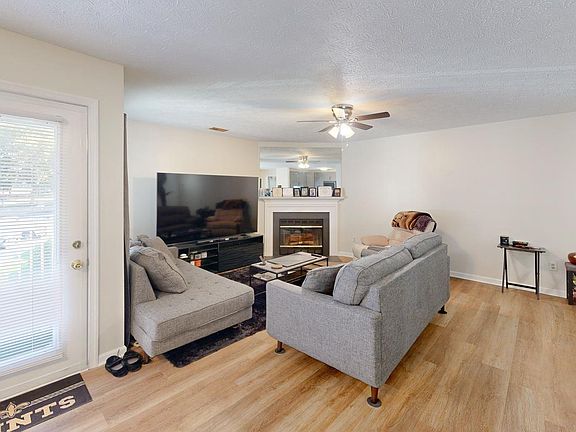 5th image of 2106 Whitehall Rd Unit 1B