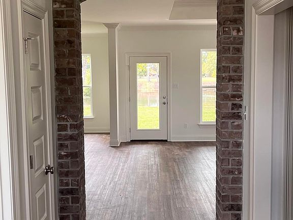 4th image of 107 Valsain Ct