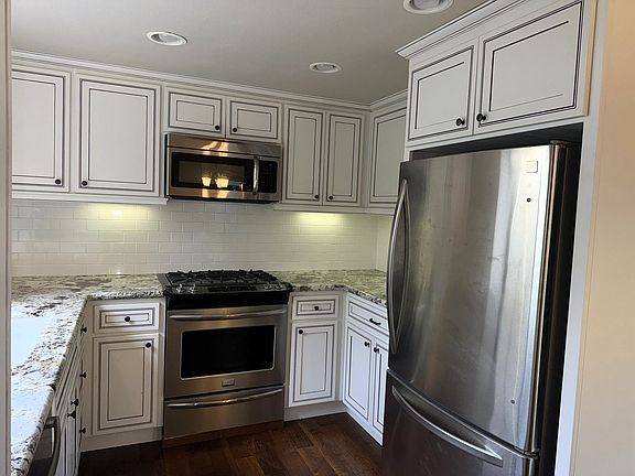 4th image of 875 E Cromwell Ave