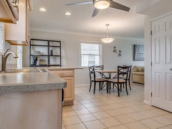 3rd image of 1677 Mayfair Blvd