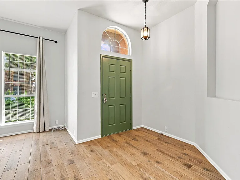 2812 Thorncreek Ln — Photo 4