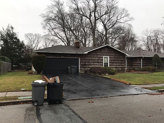 3rd image of 4 Broadoak Ln