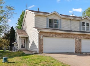 2 Reading Rd, Bloomington, IL 61701