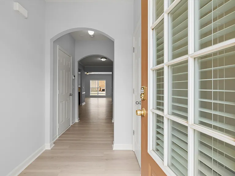 1947 Lakeshore Overlook Cir NW — Photo 4