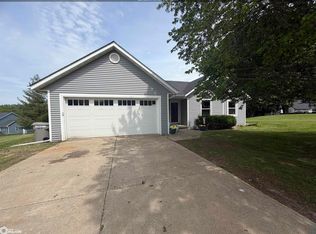 2068 Golfview Cir, Centerville, IA 52544