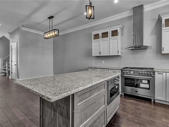 4th image of 2040 Delaware Ave APT 1
