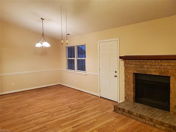 3rd image of 2144 Weybridge Dr