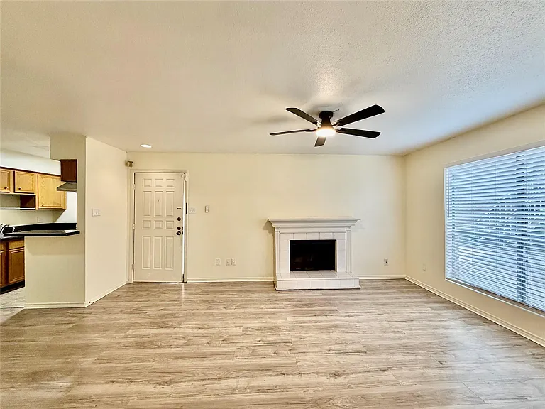 2120 Wilcrest Dr #121 — Photo 10