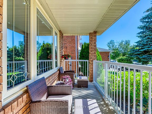 4th image of 2935 Kingsway Dr