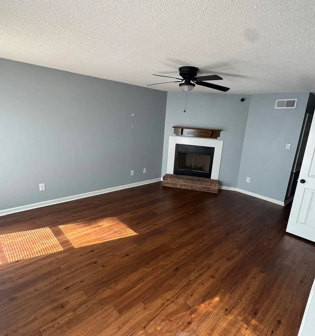 2 bed, 1.5 bath, 1221 sqft, $895 — Photo 2
