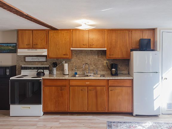 4th image of 21 Hannum St #1/2