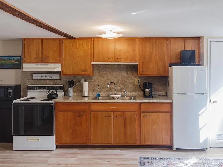 21 Hannum St #1/2 — Photo 4