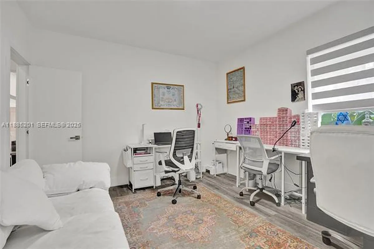 Building Photo - 3784 Sheridan Ave #0