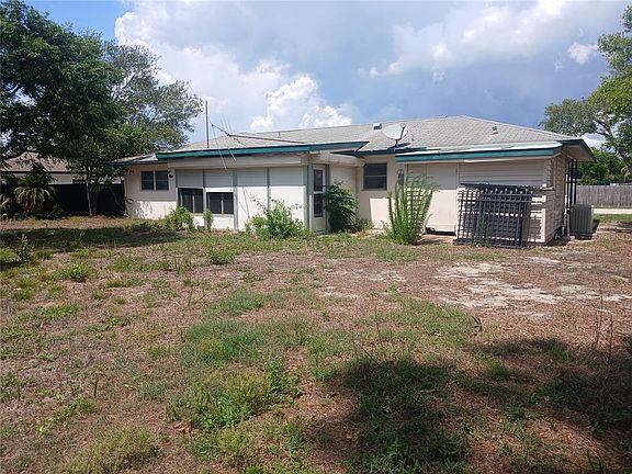 3rd image of 7304 Acorn Cir