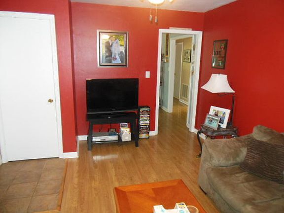 4th image of 843 Pinewood Dr NW