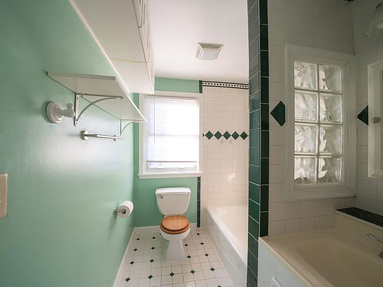 705 Eastshire Dr — Photo 22