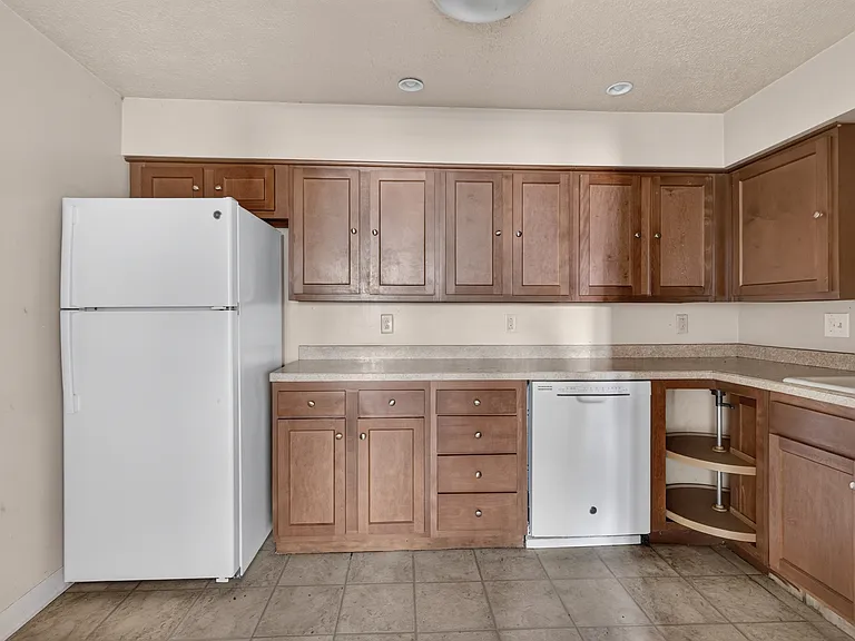 211 Park Ave #1 — Photo 4