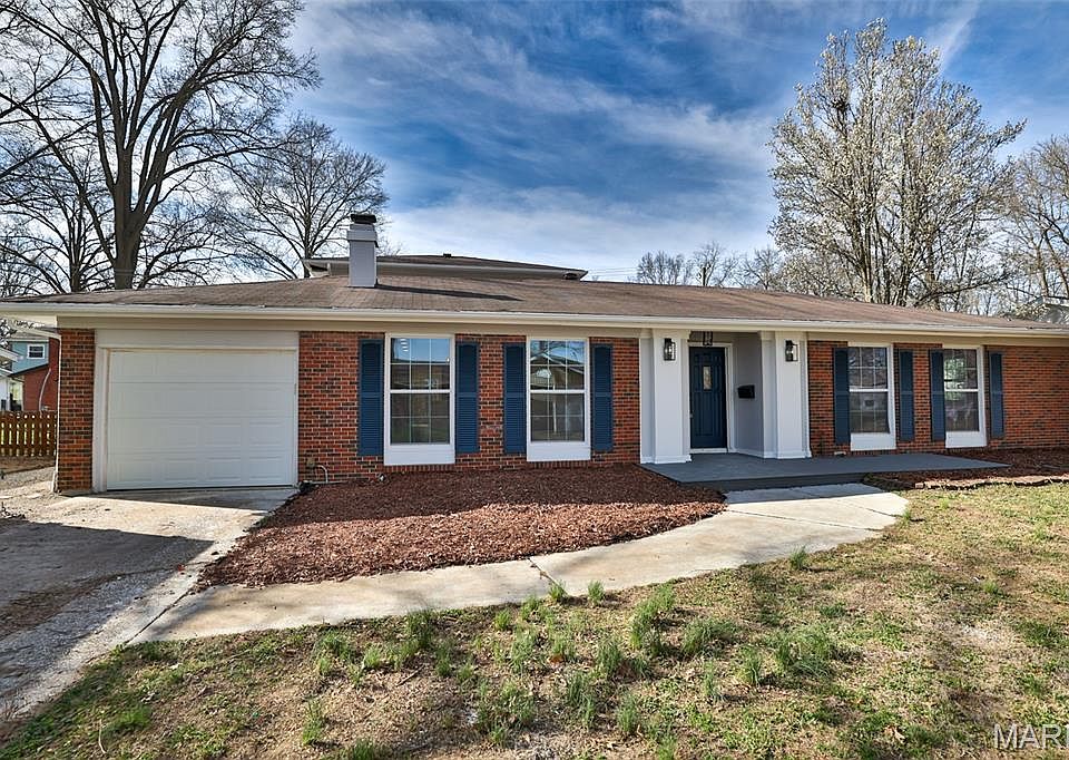 1st image of 29 Coachlight Dr