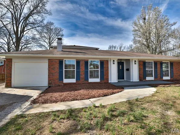 29 Coachlight Dr, Mascoutah, IL 62258