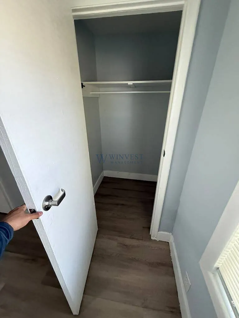 Spacious 1-Bedroom Apartment Near Downtown Hollywood & Beach — Photo 4