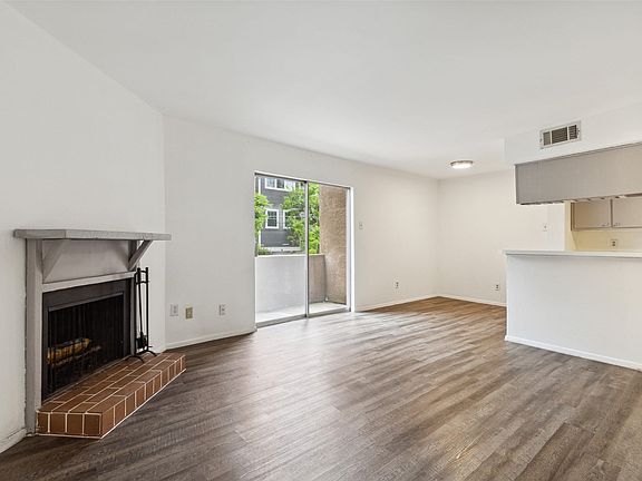 3rd image of 4044 Buena Vista St #221