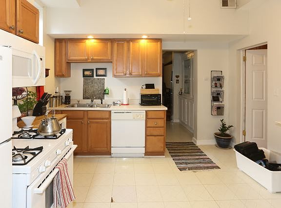 4th image of 1741 W Huron St #F4