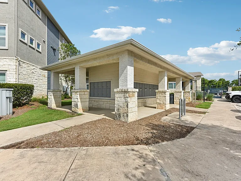 Heights on Parmer Apartments — Photo 39