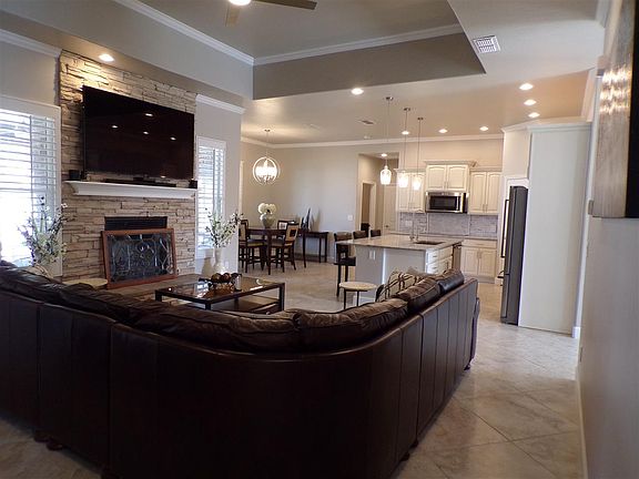 3rd image of 708 W Monterrey Way