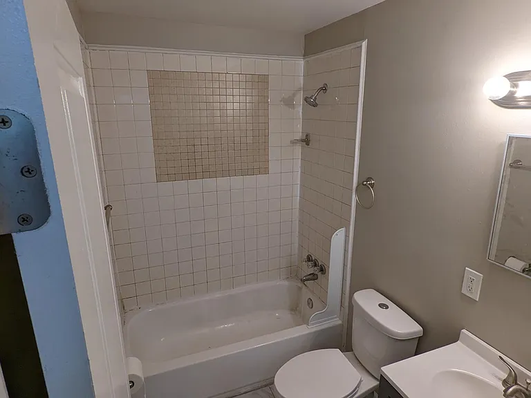 1335 Hunter Ave — Photo 7