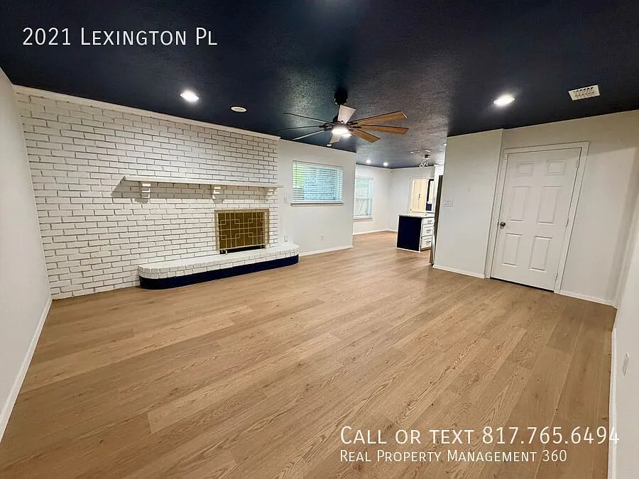 Building Photo - 2021 Lexington Pl