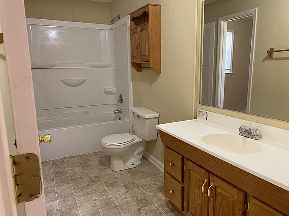 4th image of 1254 Pine Ave