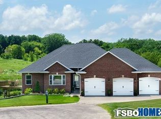 21943 98th St, Anamosa, IA 52205