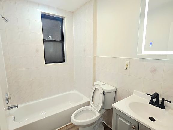 4th image of 162 Bergen Ave APT 2A
