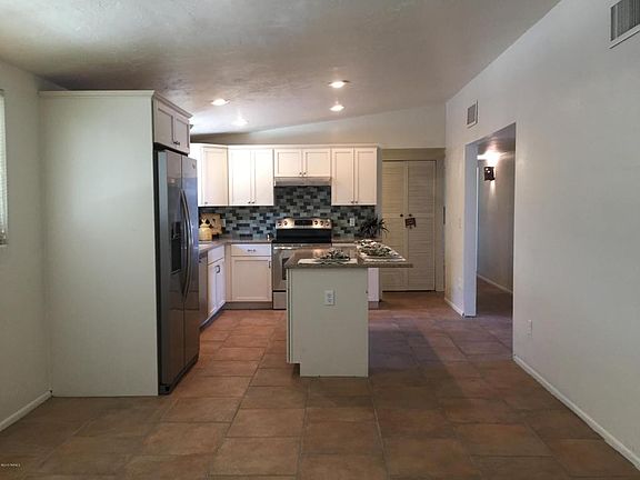 4th image of 3566 N Stewart Ave
