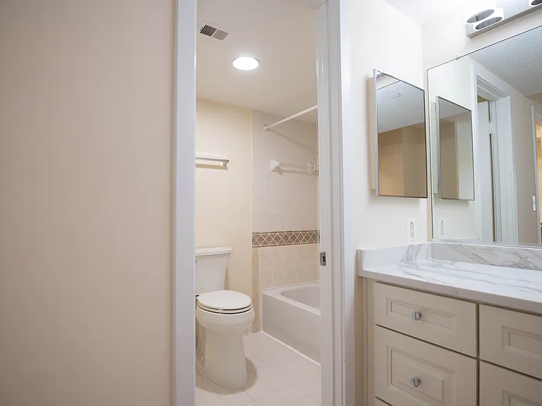 Main Bedroom Bath