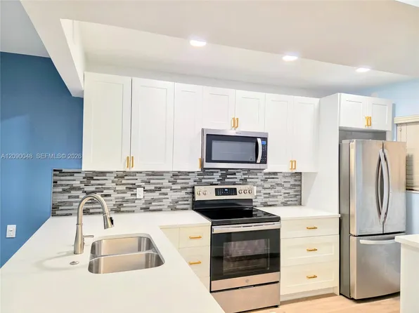 3605 S Ocean Blvd APT 210, South Palm Beach, FL 33480
