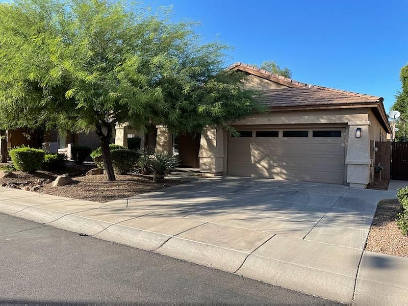 1st image of 1116 E Carob Dr